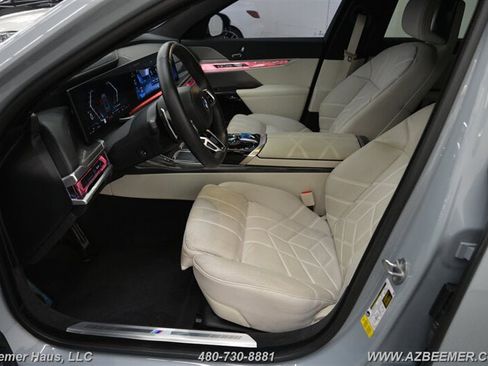 Used 2023 BMW 740i w/ Parking Assistance Package RWD image 11