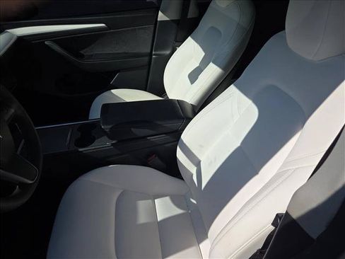 Used 2024 Tesla Model Y Long Range AWD/4WD image 15