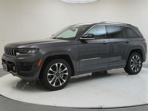Used 2022 Jeep Grand Cherokee Overland w/ Luxury Tech Group IV image 5