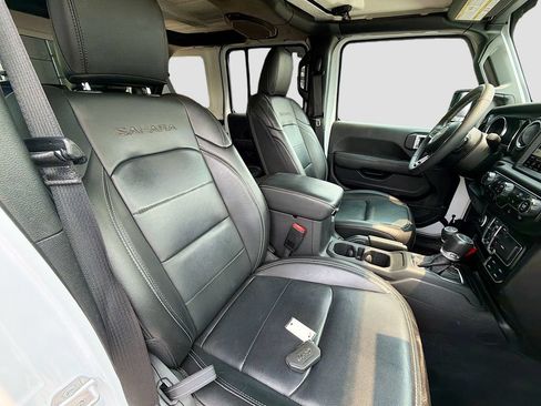 Used 2023 Jeep Wrangler Unlimited Sahara AWD/4WD image 32