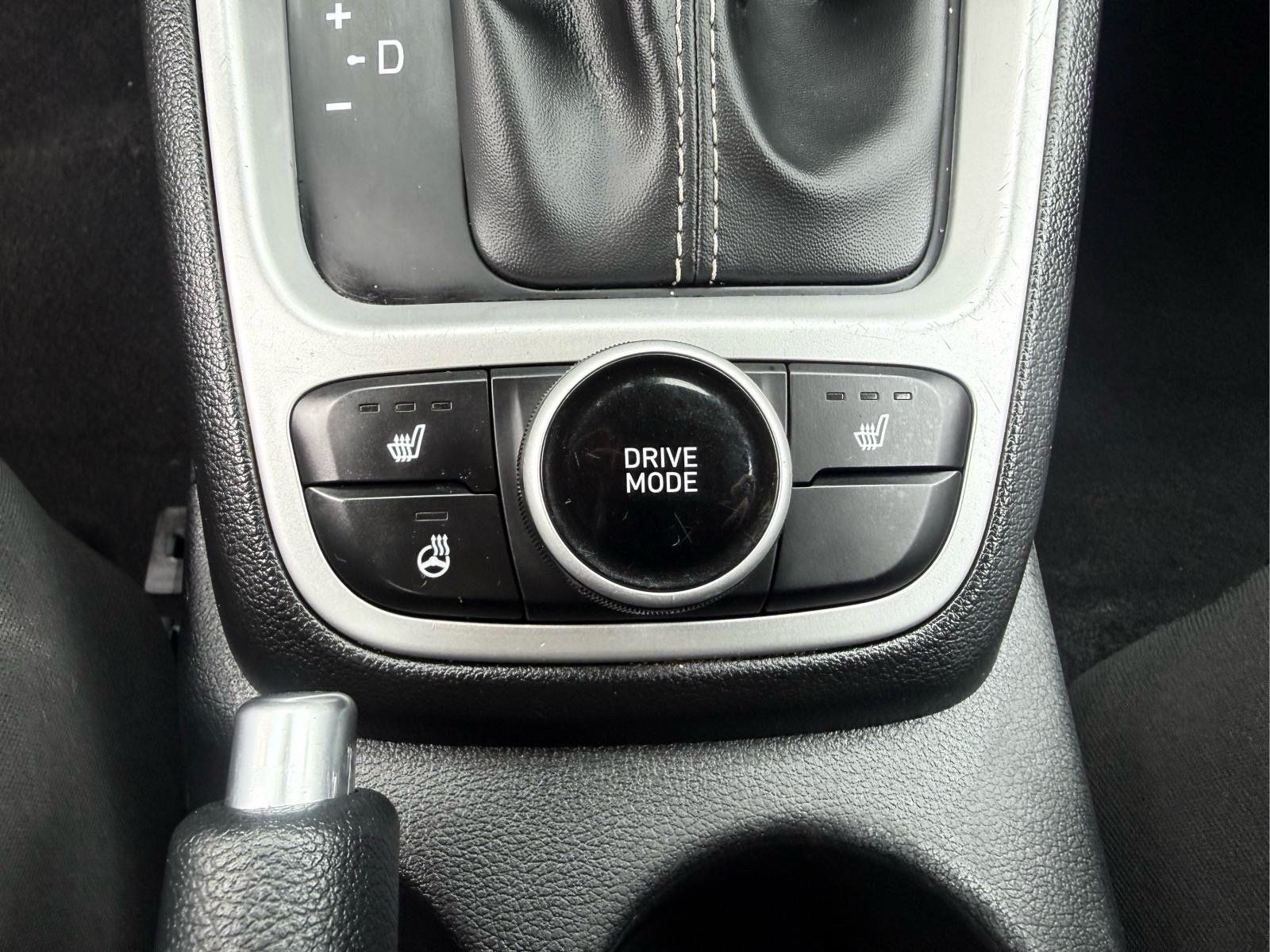 Used 2021 Hyundai Venue FWD image 19