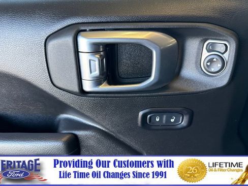 Used 2022 Jeep Gladiator Sport AWD/4WD image 11
