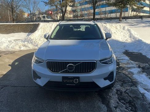 Certified 2025 Volvo XC40 B5 Core image 1