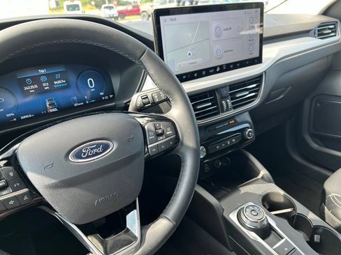 Used 2024 Ford Escape Platinum w/ Class II Trailer Tow Package AWD/4WD image 17