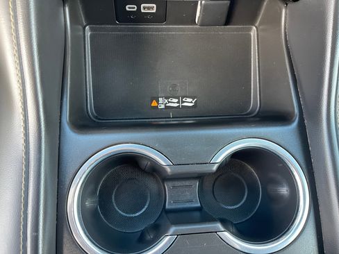 Used 2023 GMC Yukon XL SLT image 17