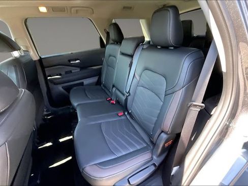 Certified 2025 Nissan Pathfinder Platinum w/ Cargo Package FWD image 24