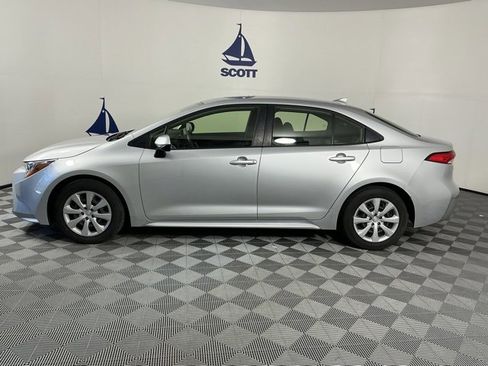 Used 2022 Toyota Corolla LE image 4
