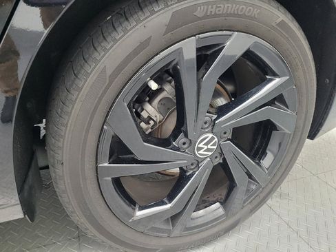 Used 2025 Volkswagen Jetta SE FWD image 31