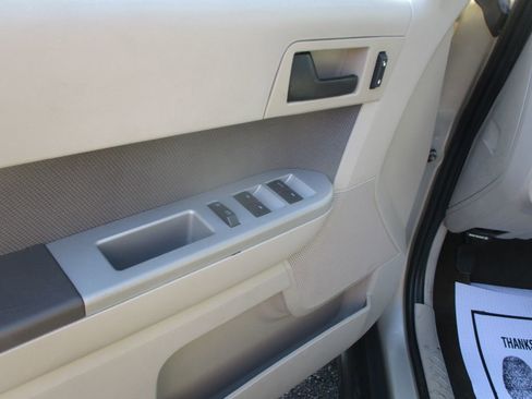 Used 2010 Ford Escape XLT image 13