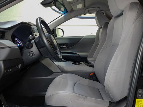 Used 2021 Toyota Venza LE AWD/4WD image 39