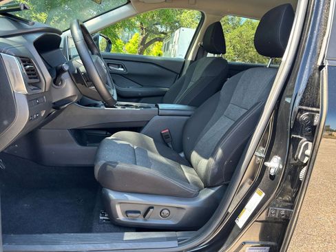 Used 2025 Nissan Rogue SV FWD image 22