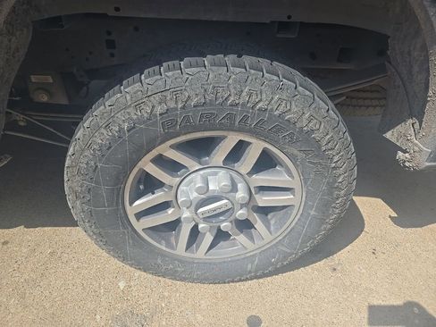 Used 2017 Ford F250 Lariat image 4