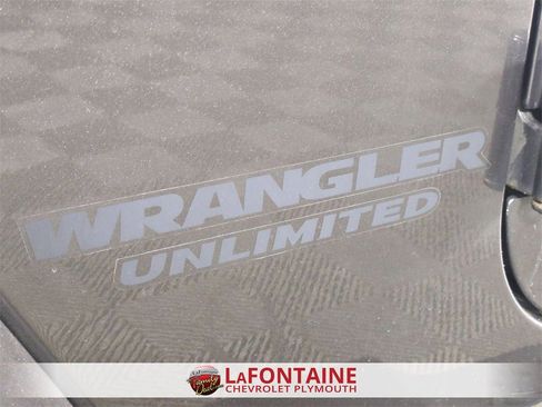 Used 2017 Jeep Wrangler Unlimited Sahara image 26