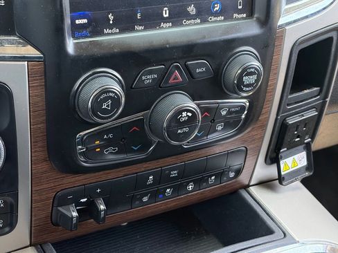 Used 2018 RAM 1500 Laramie w/ Convenience Group AWD/4WD image 9