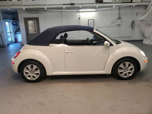 Used 2009 Volkswagen Beetle S FWD image 14