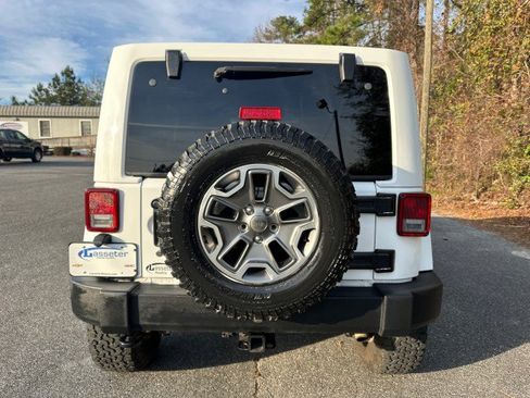 Used 2013 Jeep Wrangler Unlimited Rubicon w/ Max Tow Pkg image 4