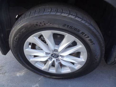 Used 2022 Toyota Corolla Cross LE FWD image 14