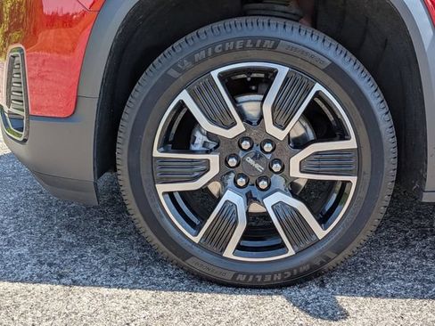 Used 2021 GMC Acadia SLT w/ Elevation Edition AWD/4WD image 25