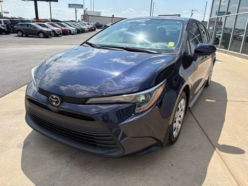 Used 2023 Toyota Corolla LE image 2