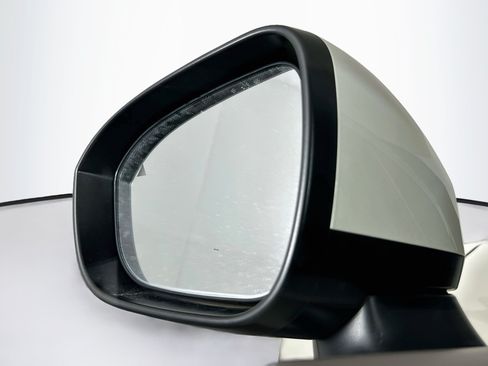 Used 2023 Nissan Rogue SV FWD image 16