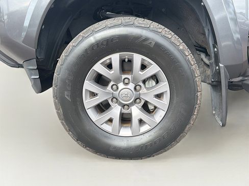 Used 2018 Toyota Tacoma SR5 image 37