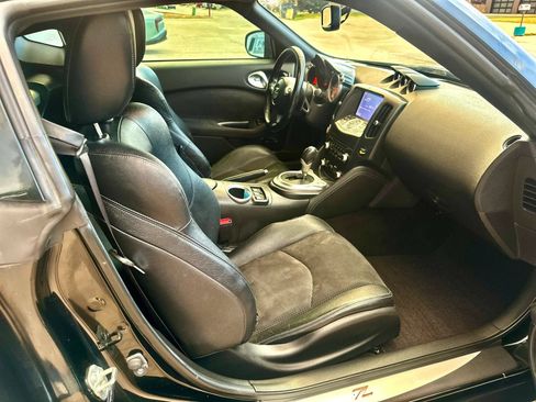 Used 2016 Nissan 370Z Touring RWD image 12