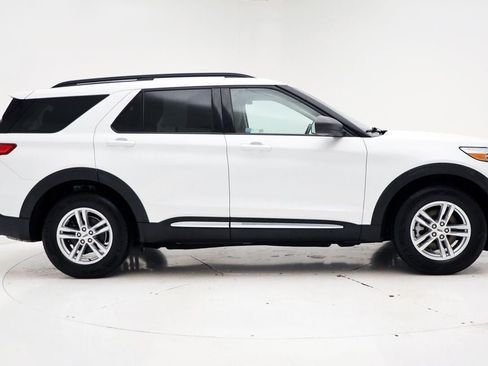 Used 2020 Ford Explorer XLT w/ Comfort Package image 3