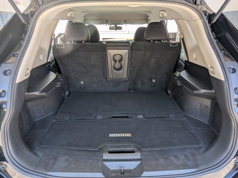 Used 2017 Nissan Rogue S image 18