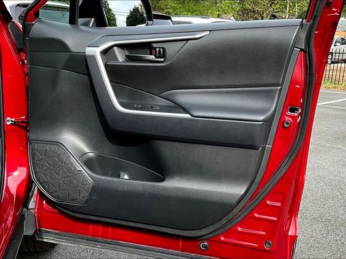 Certified 2025 Toyota RAV4 LE image 22