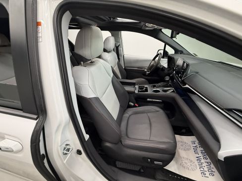 Used 2023 Toyota Sienna XLE FWD image 23