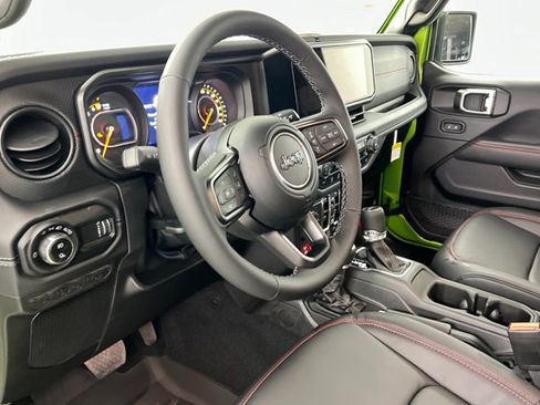 New 2025 Jeep Gladiator Rubicon AWD/4WD image 15