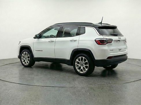 Used 2025 Jeep Compass Limited image 6