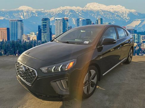Used 2020 Hyundai Ioniq SEL image 3