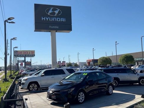 Used 2023 Toyota Corolla LE image 40