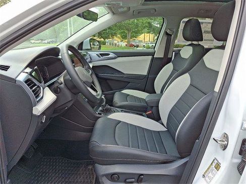 New 2025 Volkswagen Taos SEL image 11
