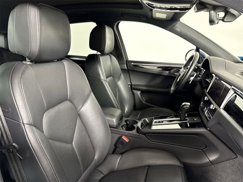 Certified 2023 Porsche Macan image 24