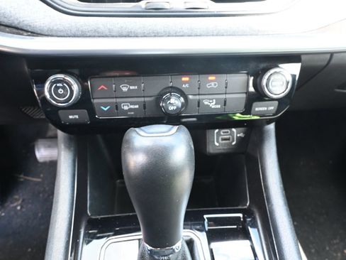 Used 2024 Jeep Compass Latitude AWD/4WD image 18