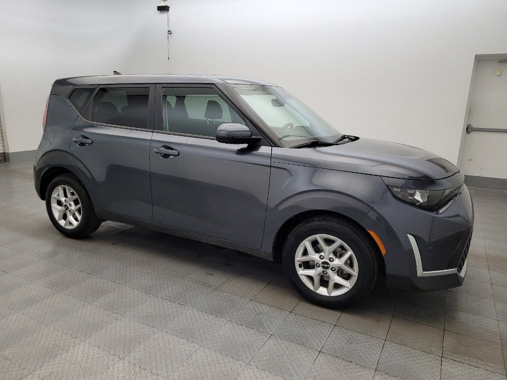 Used 2023 Kia Soul LX w/ Option Group 015 FWD image 11