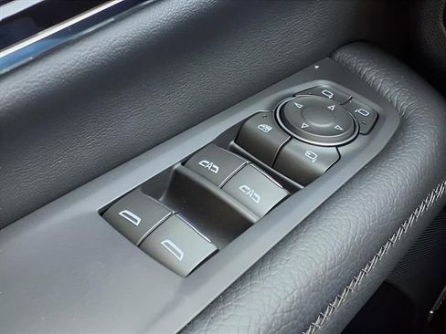 Used 2025 GMC Yukon Denali w/ Sun & Power Step Package image 17