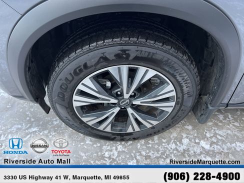 Used 2023 Nissan Rogue SV image 11