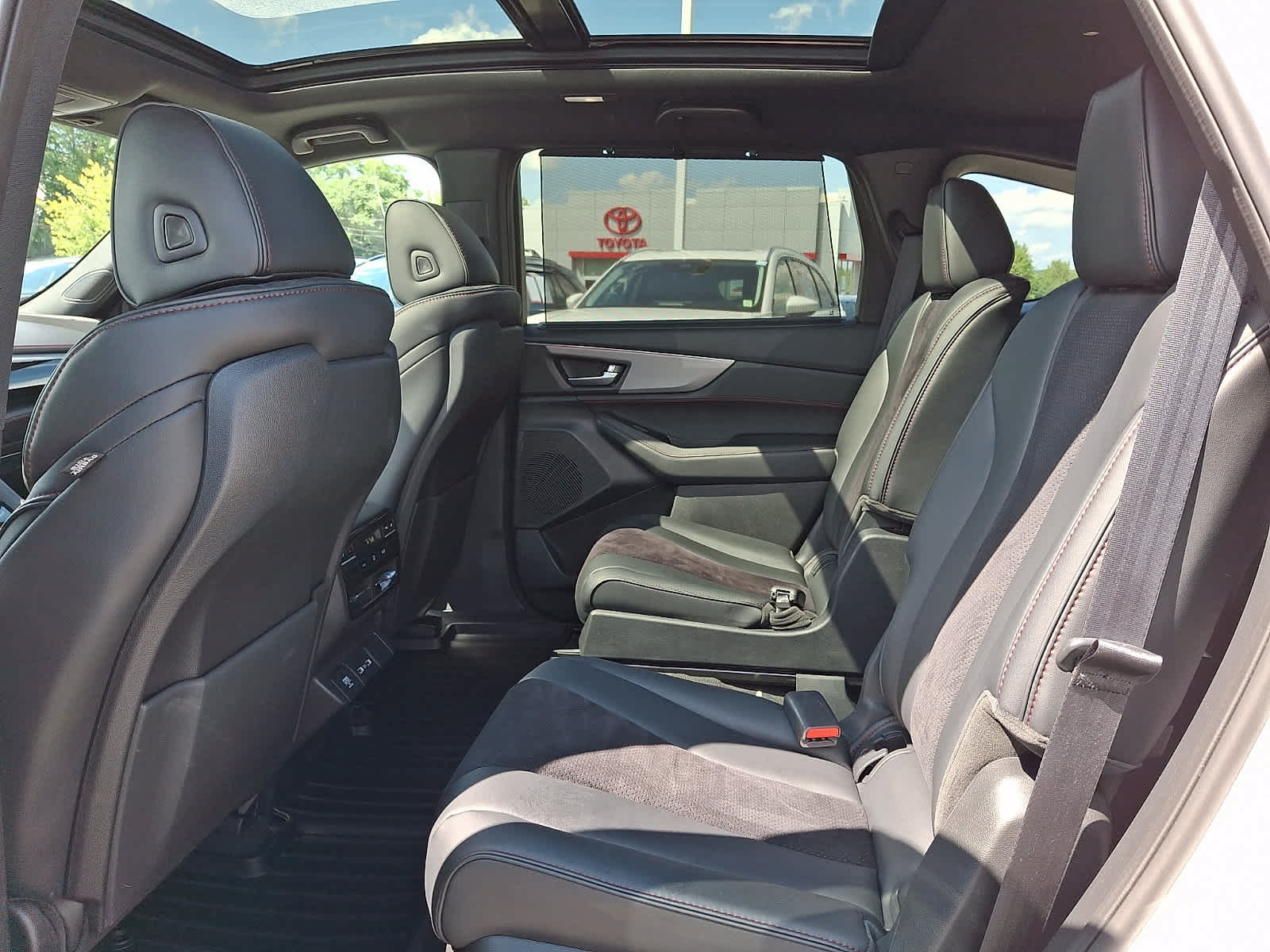 Used 2023 Acura MDX A-Spec AWD/4WD image 11