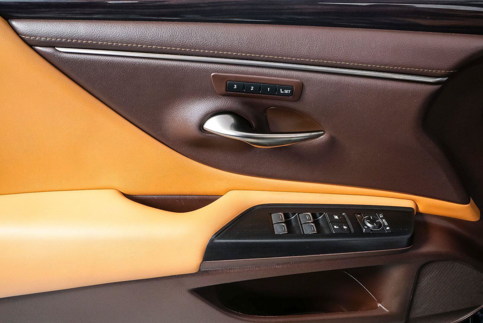 Used 2021 Lexus ES 350 w/ Premium Package FWD image 7