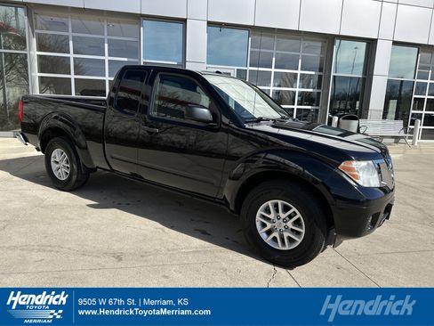Used 2017 Nissan Frontier SV image 1