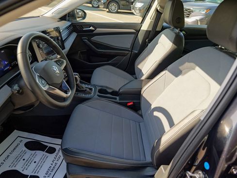 Used 2025 Volkswagen Jetta SE w/ Sunroof Package FWD image 21