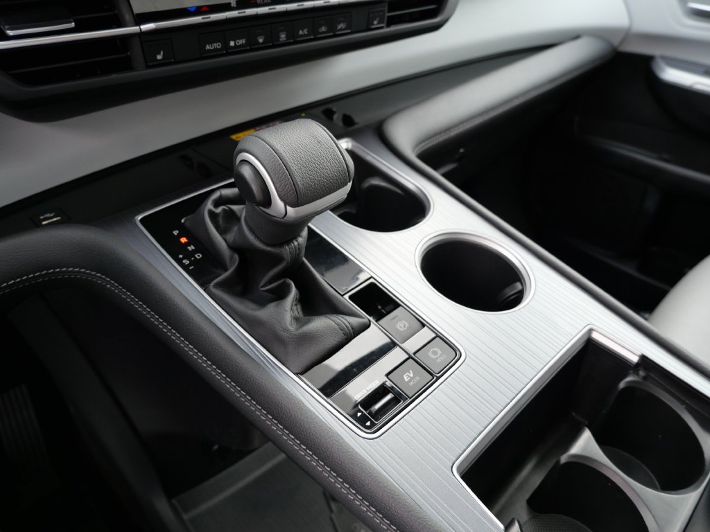 Certified 2025 Toyota Sienna XLE FWD image 22