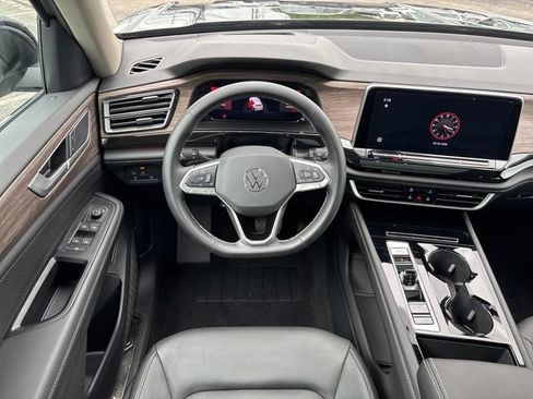 Certified 2025 Volkswagen Atlas SEL AWD/4WD image 15