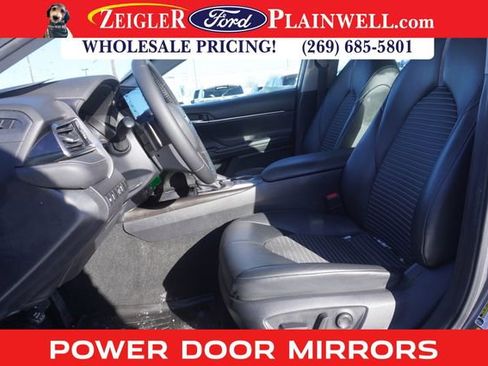 Used 2023 Toyota Camry SE image 11