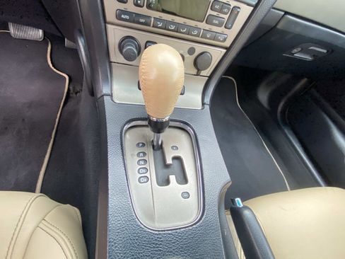 Used 2005 Ford Thunderbird image 22