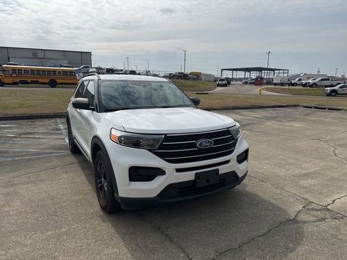 Certified 2020 Ford Explorer XLT image 2