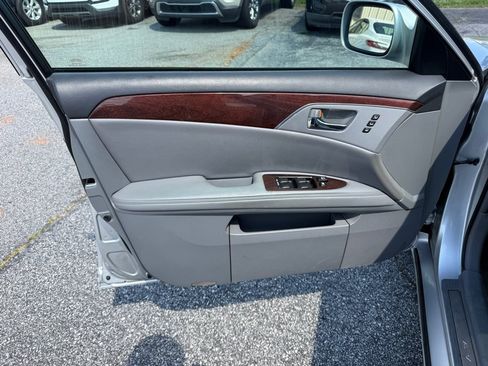 Used 2010 Toyota Avalon XLS FWD image 12